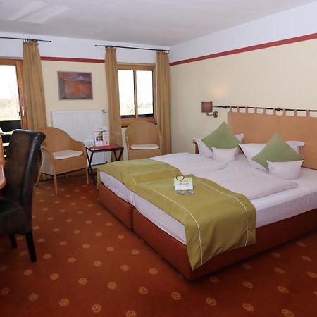 Hotel Gut Schmelmerhof ザンクト・エングルマール エクステリア 写真