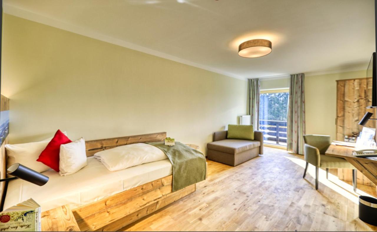Hotel Gut Schmelmerhof ザンクト・エングルマール エクステリア 写真